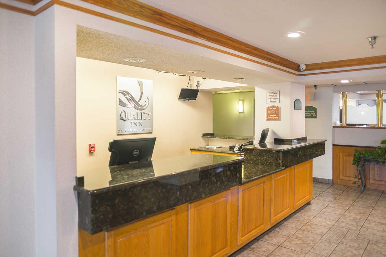 Quality Inn Near Monument Health Rapid City Hospital Exterior foto