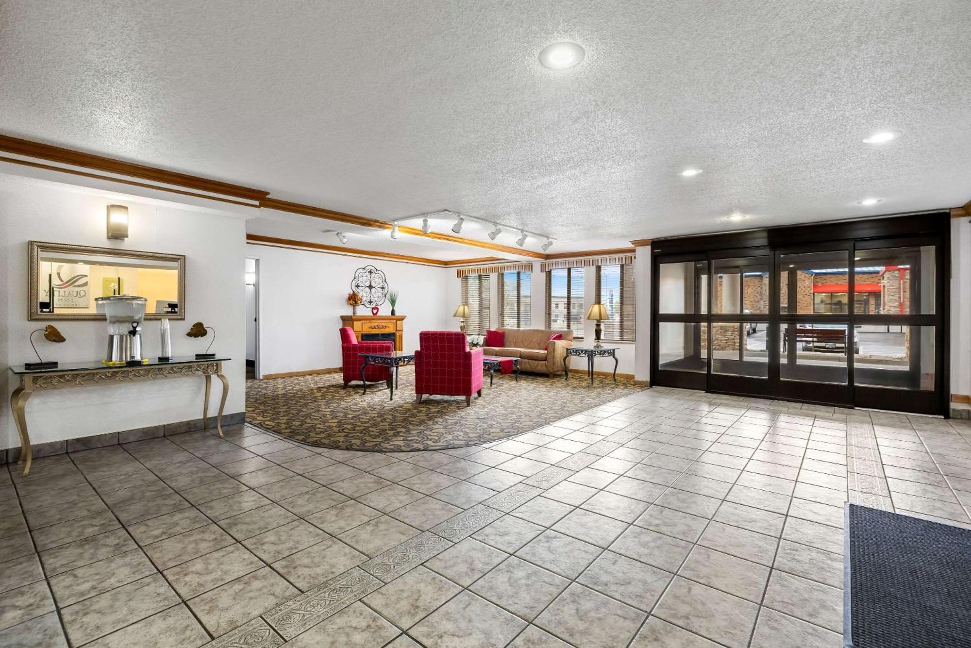 Quality Inn Near Monument Health Rapid City Hospital Exterior foto