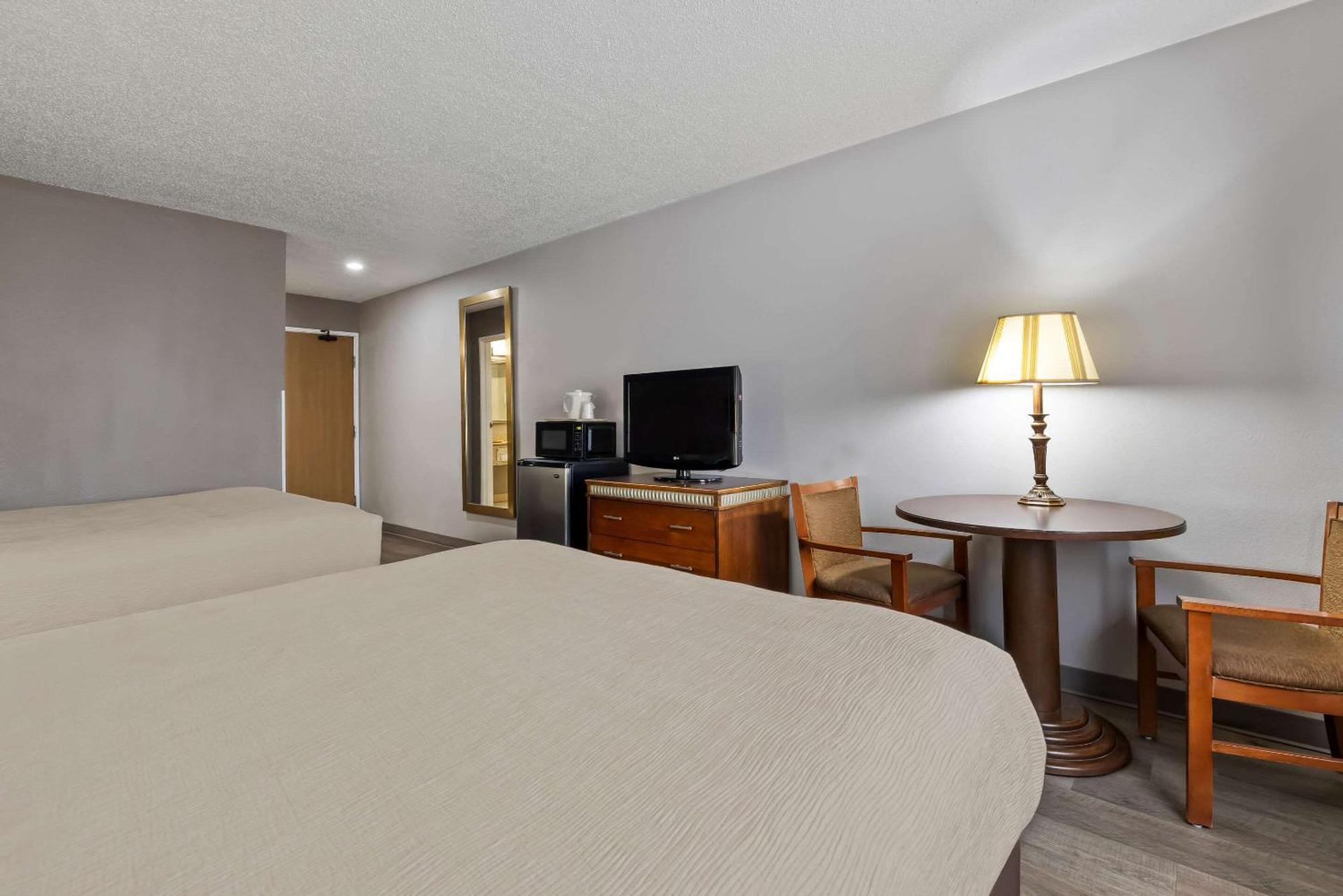 Quality Inn Near Monument Health Rapid City Hospital Exterior foto